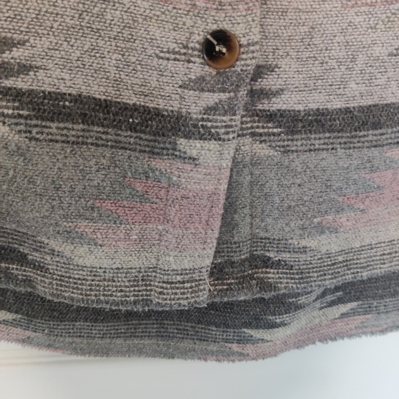 XL Aztec Patterned Shacket - Picture 8 of 9